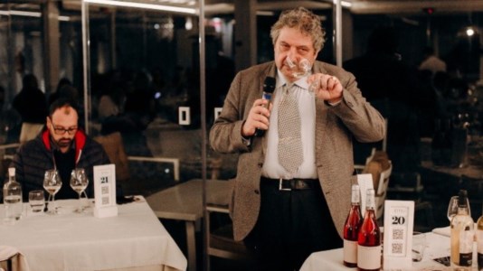 Vino e non soloAl via il mini corso da Sommelier al Riva Restaurant di Falerna organizzato da Fisar Catanzaro