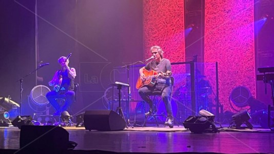 Il concerto«Certe notti sei sveglio o non sarai sveglio mai …»: Ligabue infiamma il teatro Cilea di Reggio Calabria