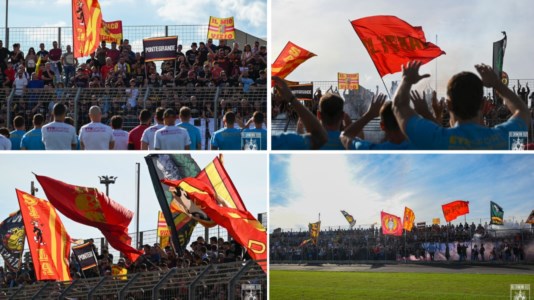 Tifo scatenatoTifosi giallorossi invadono il centro sportivo di Giovino per sostenere la squadra in vista di Catanzaro-Sudtirol