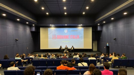 L’eventoUnical, Federico Buffa racconta “La Giovane Italia”: «Nel calcio nel nostro Paese ci sono meno opportunità per i ragazzi»