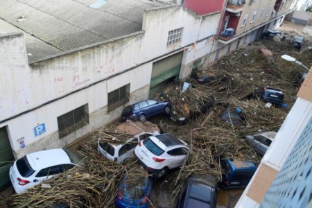 Paese in luttoSpagna in ginocchio per il maltempo: oltre 60 i morti a Valencia, ci sono anche dispersi