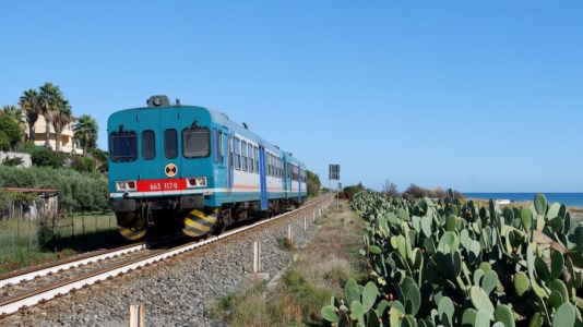 MisteriFerrovia Ionica ferma al palo: lavori di elettrificazione in ritardo (per il momento) di sette anni. Tavernise: «Intervenga la Regione»