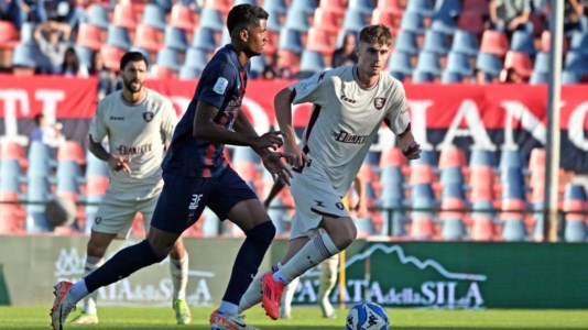 Serie BCosenza, pari e patta con la Salernitana. Florenzi illude i rossoblù, Verdi recupera dal dischetto: 1-1