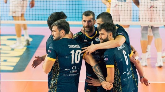 Serie A2Pallavolo, la OmiFer Palmi perde con la capolista Ravenna e cambia allenatore. Carbone: «Abbiamo scelto Cannestracci»