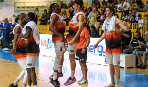 Scia positivaBasket, Viola sette bellezze chi ti ferma più? In Serie B, colpo esterno del Catanzaro