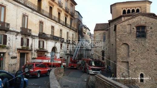 Incendio nel centro storico di Cosenza