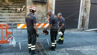 Incendio nel centro storico di Cosenza, nuovo sopralluogo dei vigili del fuoco