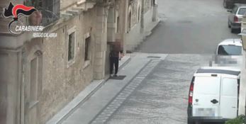 Assenteismo, blitz dei carabinieri nel Comune di Sant'Ilario dello Ionio: 11 misure cautelari (VIDEO)