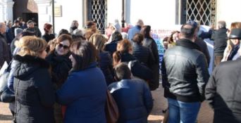 Emergenza idrica a Isola Capo Rizzuto, protesta al Municipio