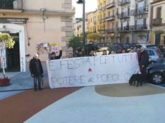 No al lavoro festivo, sit-in di 'Potere al Popolo' a Cosenza