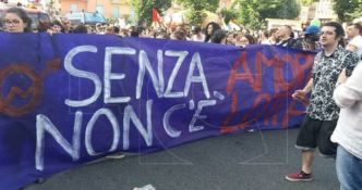L'onda festosa e colorata del Gay Pride travolge la città di Cosenza