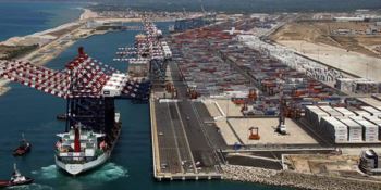 Porto di Gioia, reintegrati 150 lavoratori ma ora rischiano altri