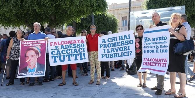 La manifestazione in piazza a sostegno di Angela Marcianò