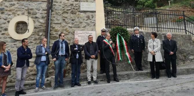 La cerimonia di commemorazione dei netturbini uccisi a Lamezia Terme