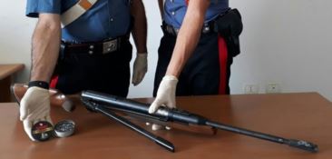 In possesso di un fucile oggetto di furto, un arresto a Sellia Marina