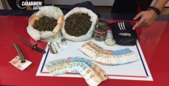 Supermarket della droga in casa, arrestato un 36enne di Soverato 