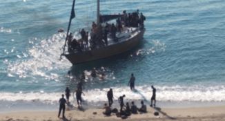 Migranti, 72 naufragati sulla spiaggia di Africo