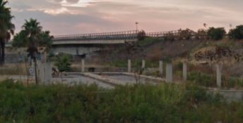 Il ponte situato all’ingresso nord della città di Crotone