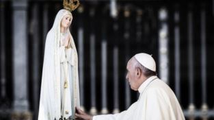 A Soveria Mannelli la statua della Madonna benedetta dal Papa 
