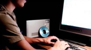 Hacker cosentino indagato per 273 assalti informatici