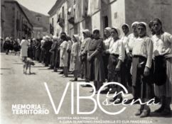 VIBO IN SCENA | 100 anni in uno scatto: a “Palazzo Gagliardi” la mostra multimediale