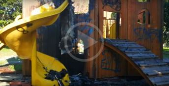 Reggio, bruciano le giostre dei bimbi per mano dei balordi (VIDEO)