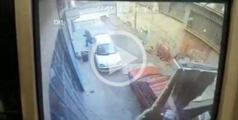 Tragedia sfiorata a Mesoraca, uomo quasi travolto dal crollo del tetto (VIDEO)