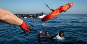 Migranti, ennesima tragedia in mare: disperse 117 persone