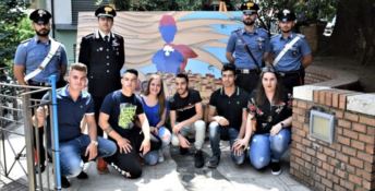 Petilia Policastro, gli studenti donano un'opera in legno ai Carabinieri