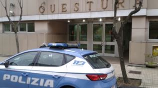 Botte e minacce per strada a Cosenza, giovane salvata dall'ex vicesindaco Katya Gentile 