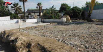 Sequestrate opere abusive a Crotone e demolite dallo stesso proprietario