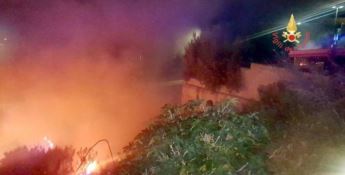 Notte di fuoco a Catanzaro: scoppia un incendio in pieno centro