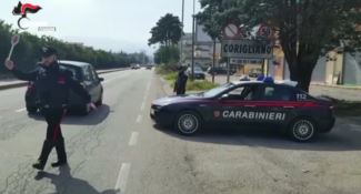 Forza il posto di blocco con l’auto, arrestato pluripregiudicato a Corigliano