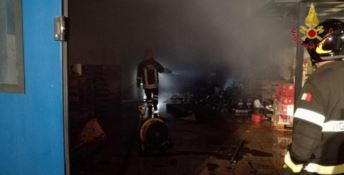 Crotone, nella notte a fuoco locale in via Botteghelle