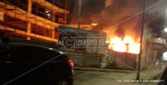 Incendio nel cantiere a Catanzaro: si imbocca la pista dell'intimidazione