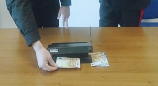 Corigliano, sorpreso dai carabinieri con banconote contraffatte