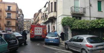 Incendio in una palazzina a Cosenza, operai intossicati