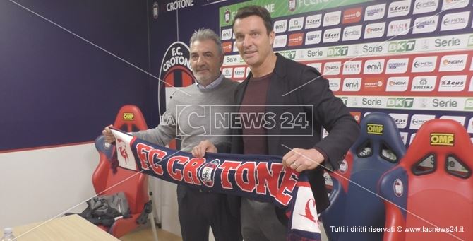 da sinistra: il presidente del Crotone Gianni Vrenna, e il neo allenatore Massimo Oddo
