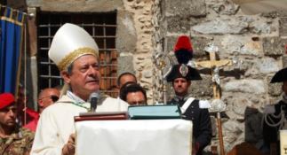 Monsignor Franceco Oliva durante le celebrazioni al Santuario di Polsi