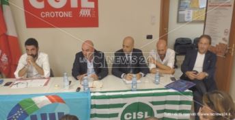 Crotone, i sindacati: «Ricollocare i 56 lavoratori di Gestione servizi»