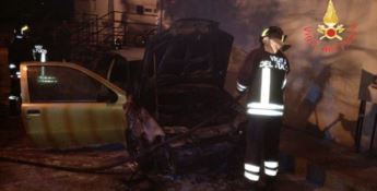 Auto in fiamme nella notte a Olivadi