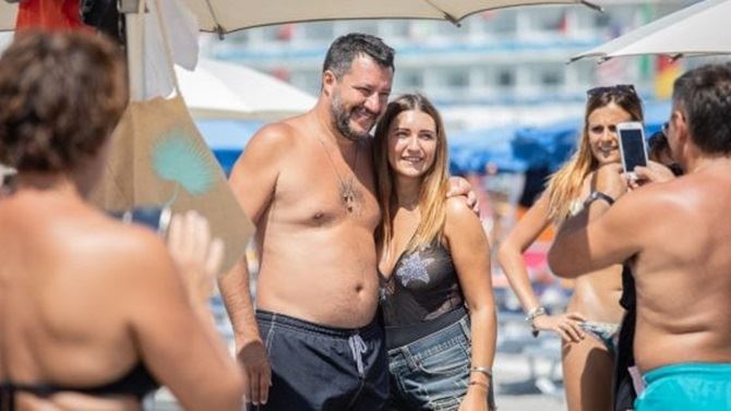 Salvini in spiaggia - Repertorio