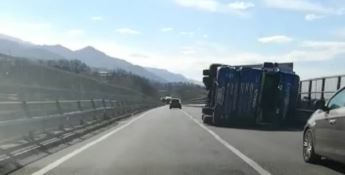 Il vento spazza la Calabria, danni e paura sul Tirreno cosentino