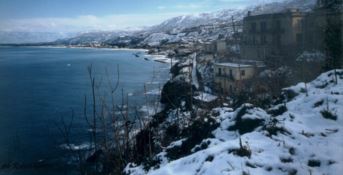 La nevicata del ’99 sulla costa vibonese (foto di copertina e nella galleria di Rocco Greco)