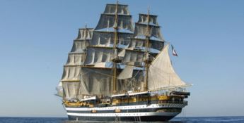 La nave Amerigo Vespucci