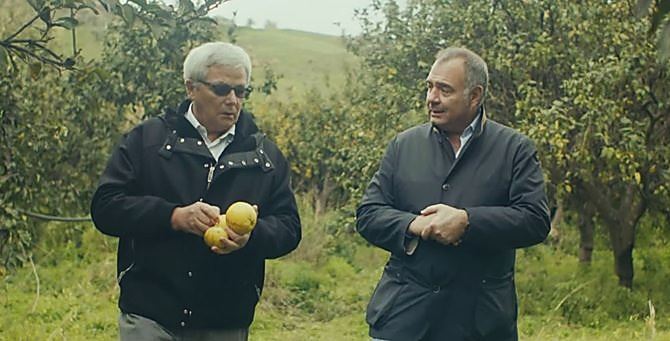 Gianfranco Capua (a destra) nel video realizzato da Dior per celebrare il bergamotto calabrese