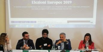 Il tavolo dei relatori al meeting di Palermo dei comunicatori Ue