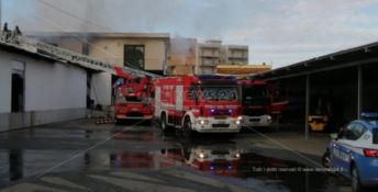 Incendio in un deposito giudiziario a Reggio