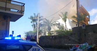 Incendio in una abitazione a Reggio, in salvo coppia e diversi cani