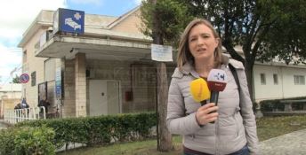 La giornalista Cristina Iannuzzi dinnanzi all’ospedale di Vibo